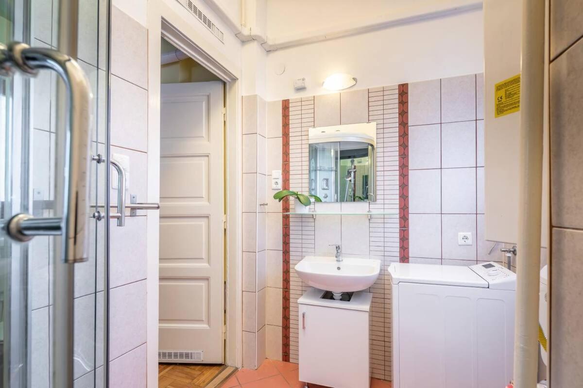 Vamhaz Boulevard Apartments บูดาเปสต์ ภายนอก รูปภาพ